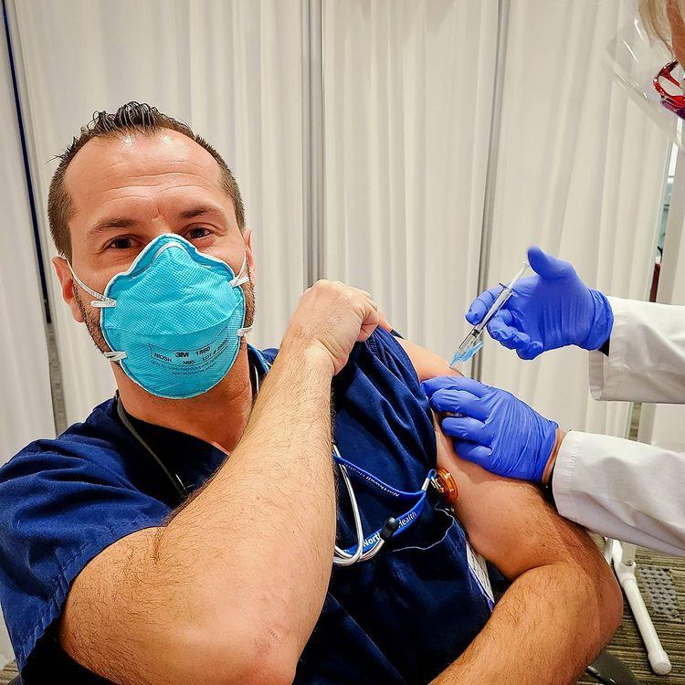 Primul român vaccinat anti-Covid în SUA a povestit experiența trăită în spitalele din New York
