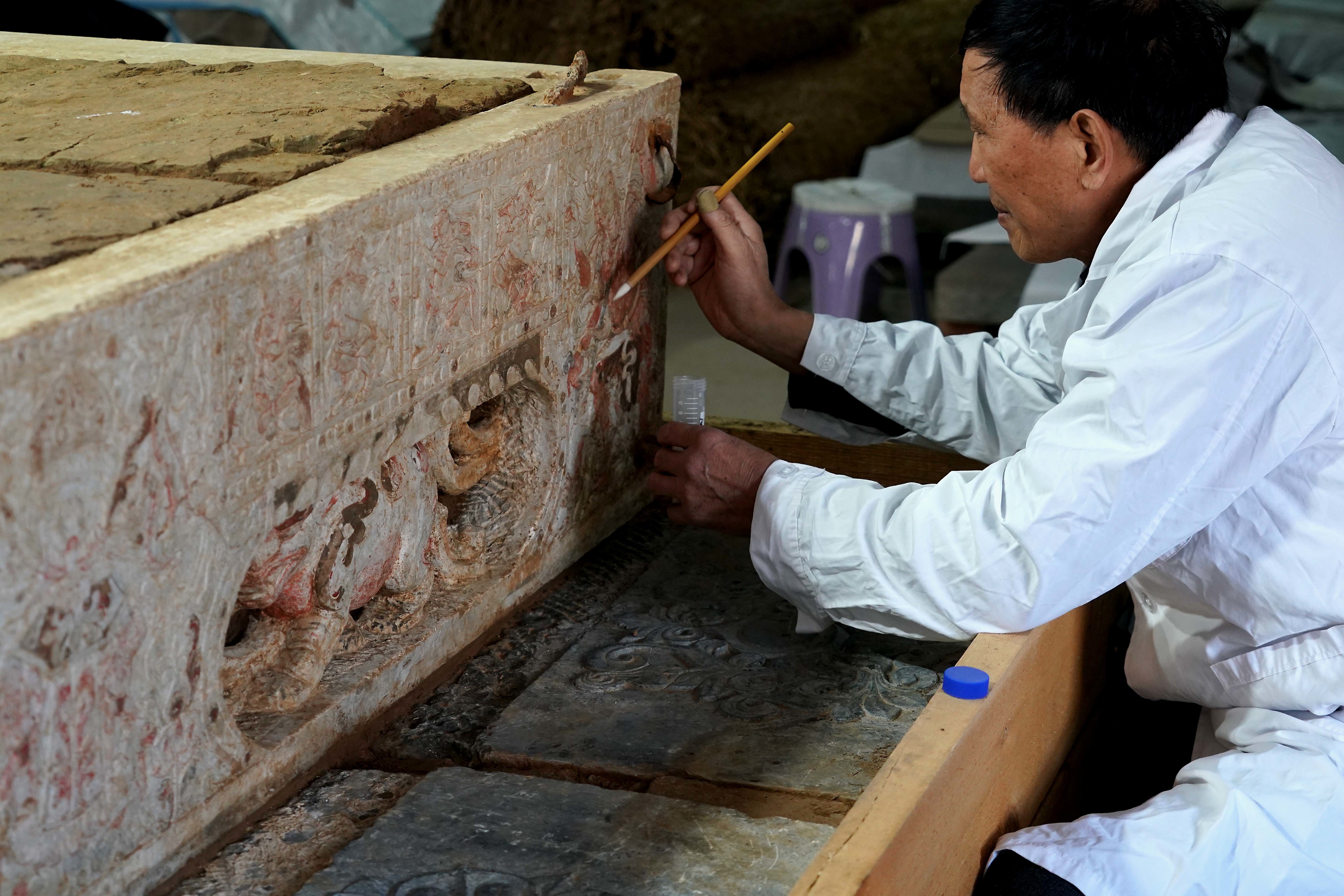 GALERIE FOTO Mormânt vechi de 1.400 de ani, descoperit în China. Ce au aflat arheologii despre cei îngropați