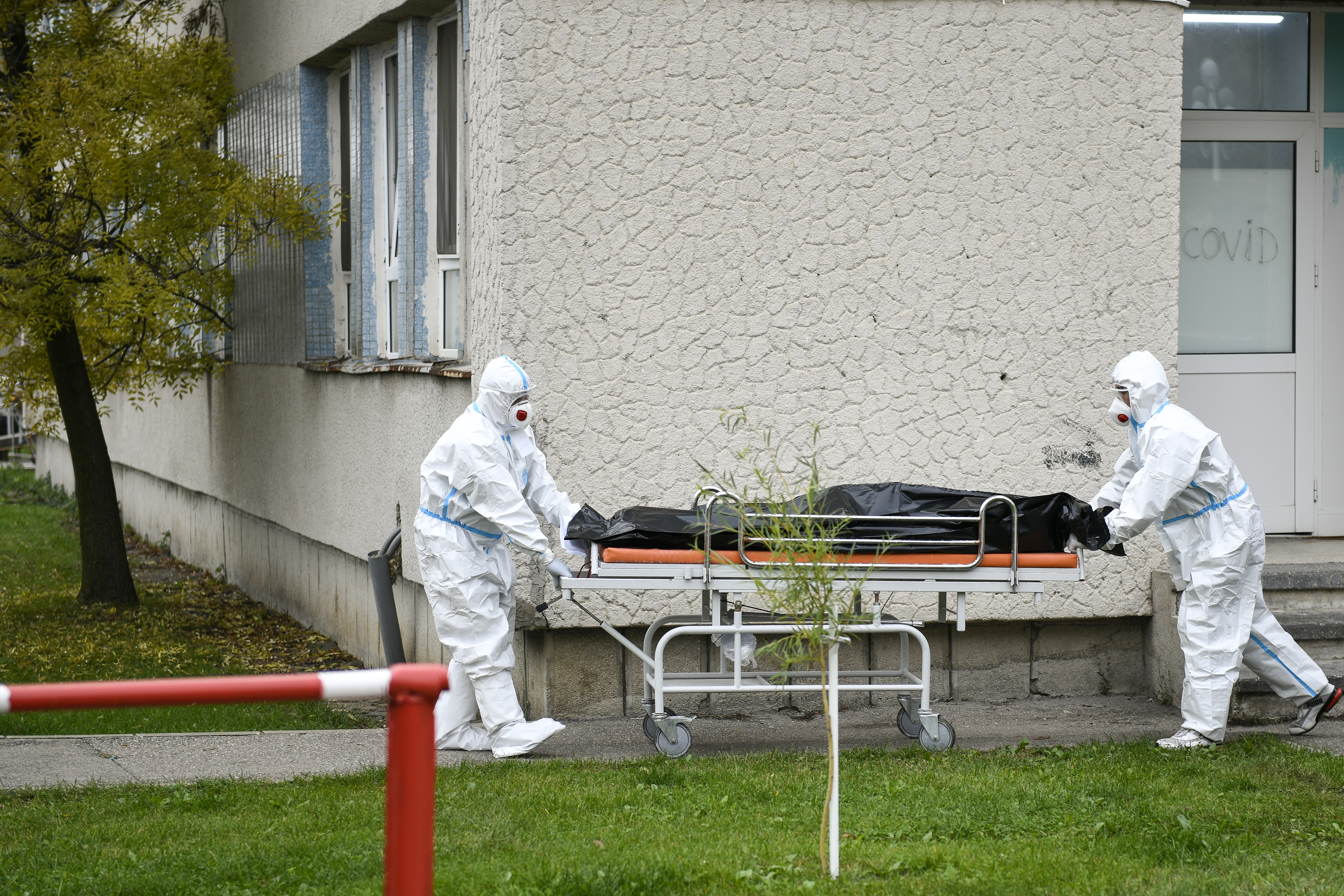 Mortul de Covid pierdut la Floreasca a fost, de fapt, luat și îngropat de altă familie