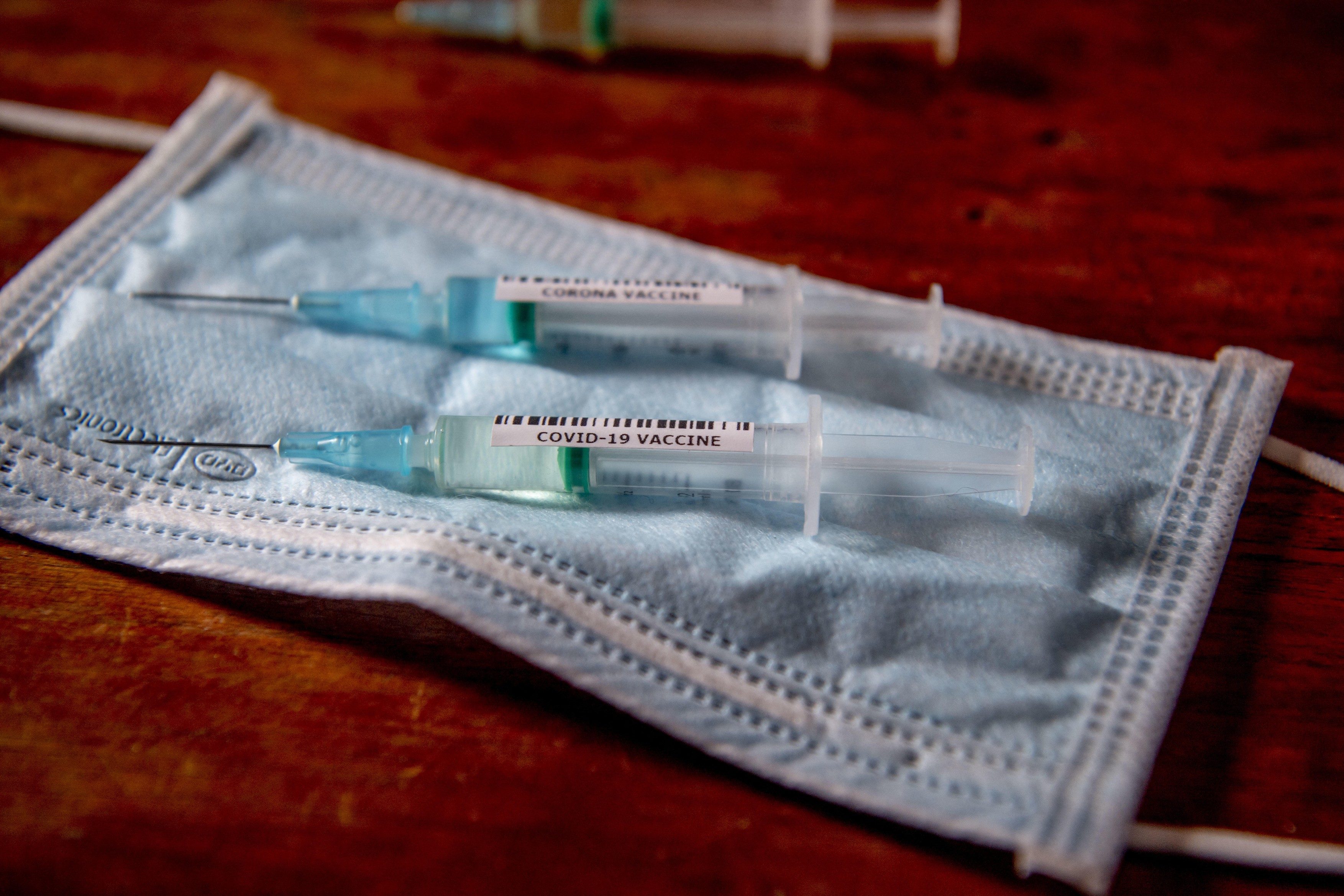 Germania se gândește să amâne administrarea celei de a doua doze de vaccin împotriva COVID-19 din cauza stocurilor limitate