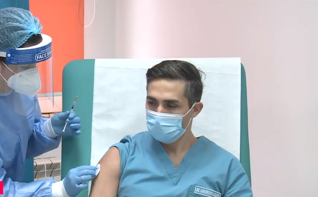 Valeriu Gheorghiță s-a vaccinat împotriva COVID. „E timpul să reducem consecințele negative ale acestei pandemii”