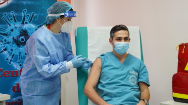 Valeriu Gheorghiță s-a vaccinat împotriva COVID.