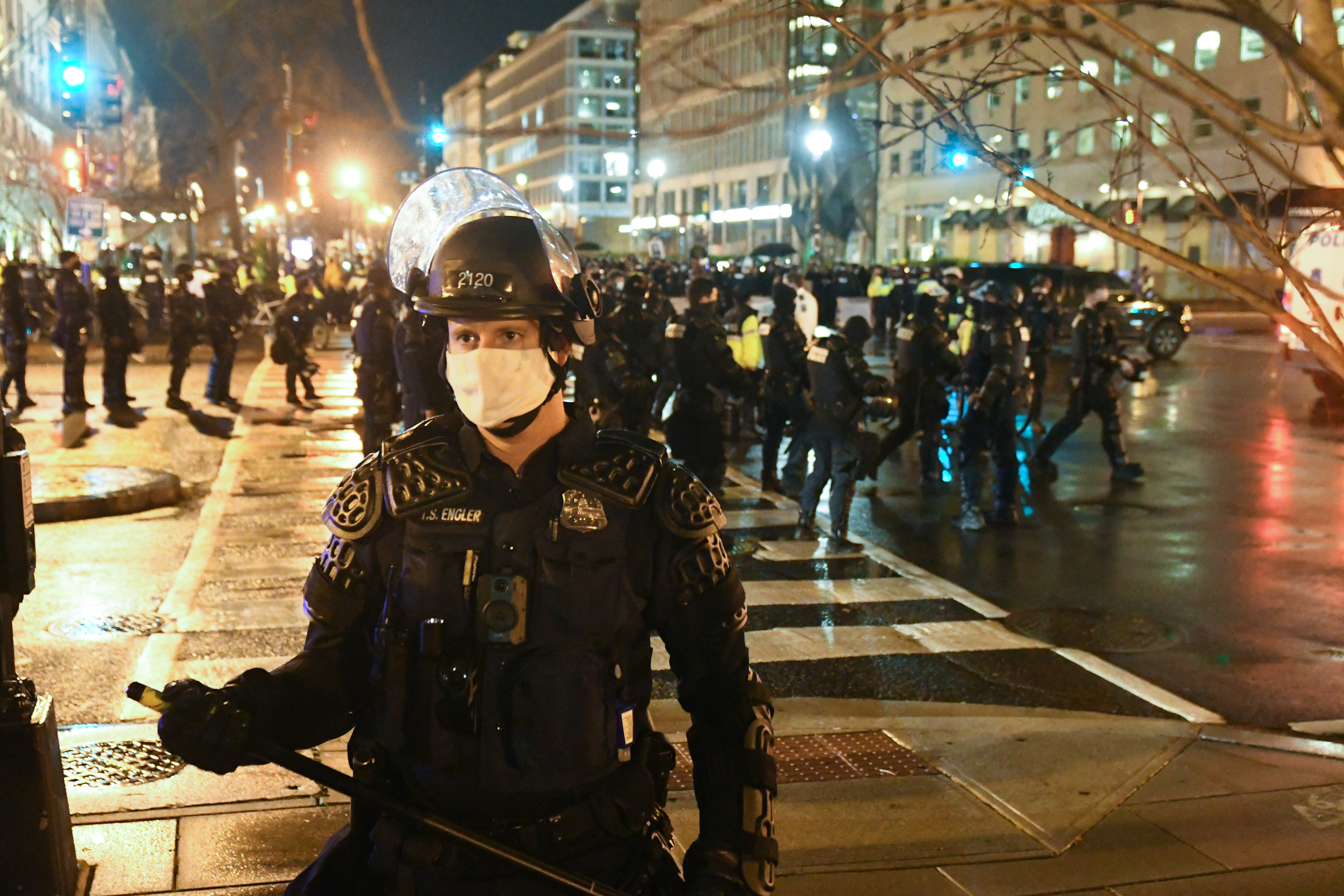 Ore tensionate în SUA înainte de validarea lui Biden. Garda Națională a fost chemată la Washington pentru protestul trumpiștilor
