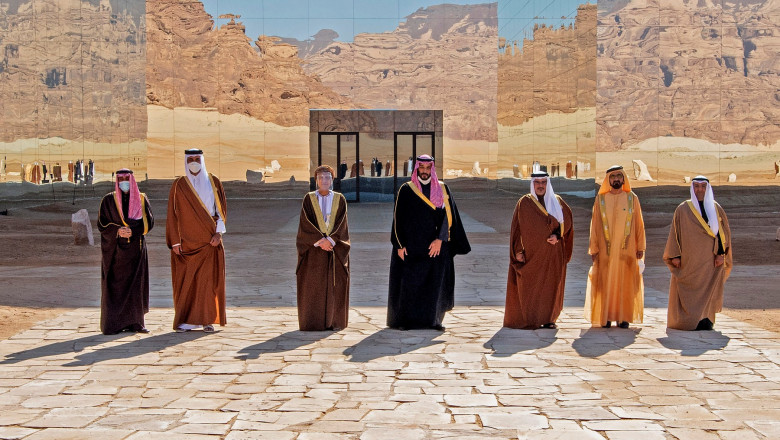 Reprezentanții țărilor participante la summit-ul din Golf.