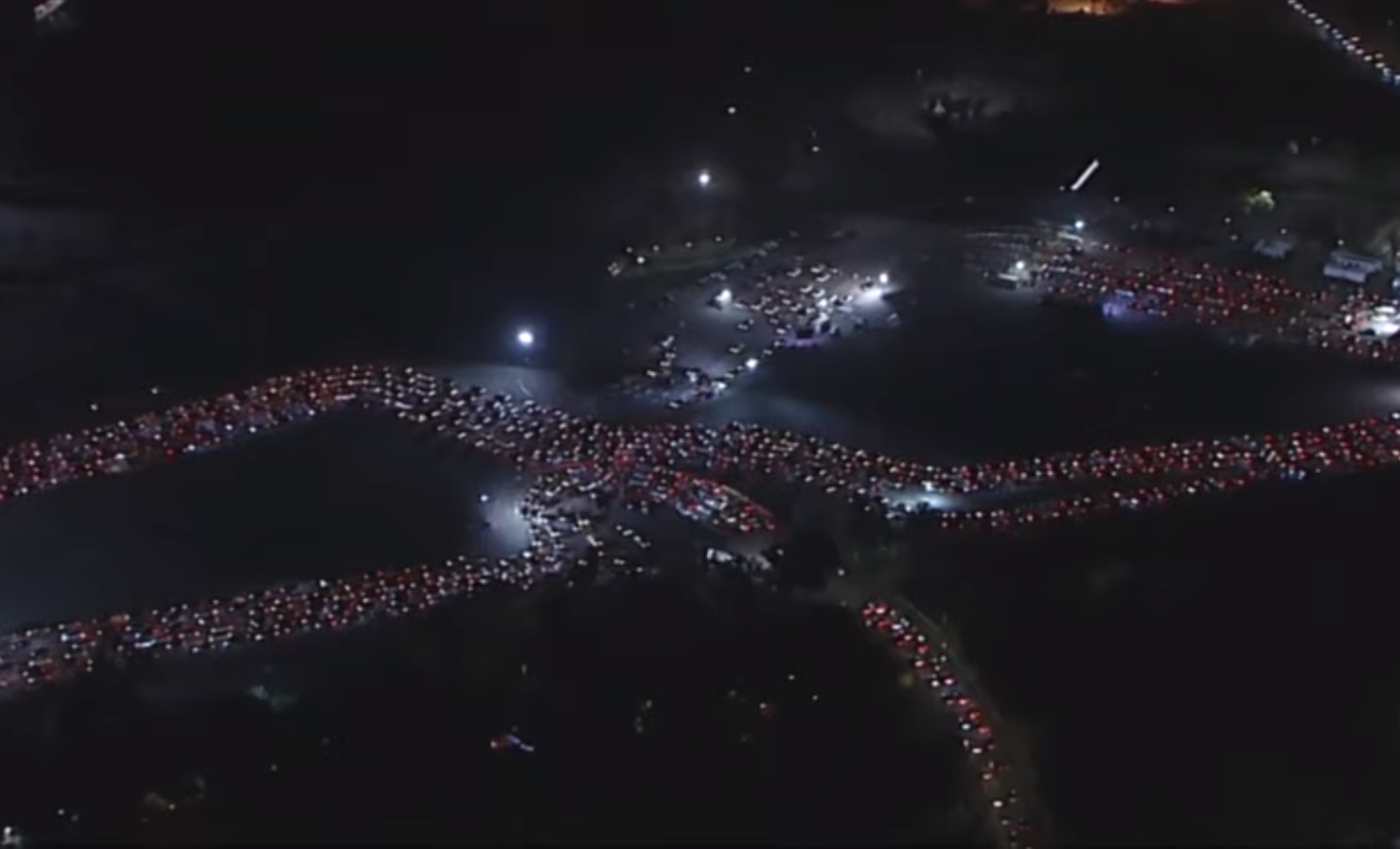 Imagini impresionante. Coadă de kilometri la un centru de testare COVID din Los Angeles