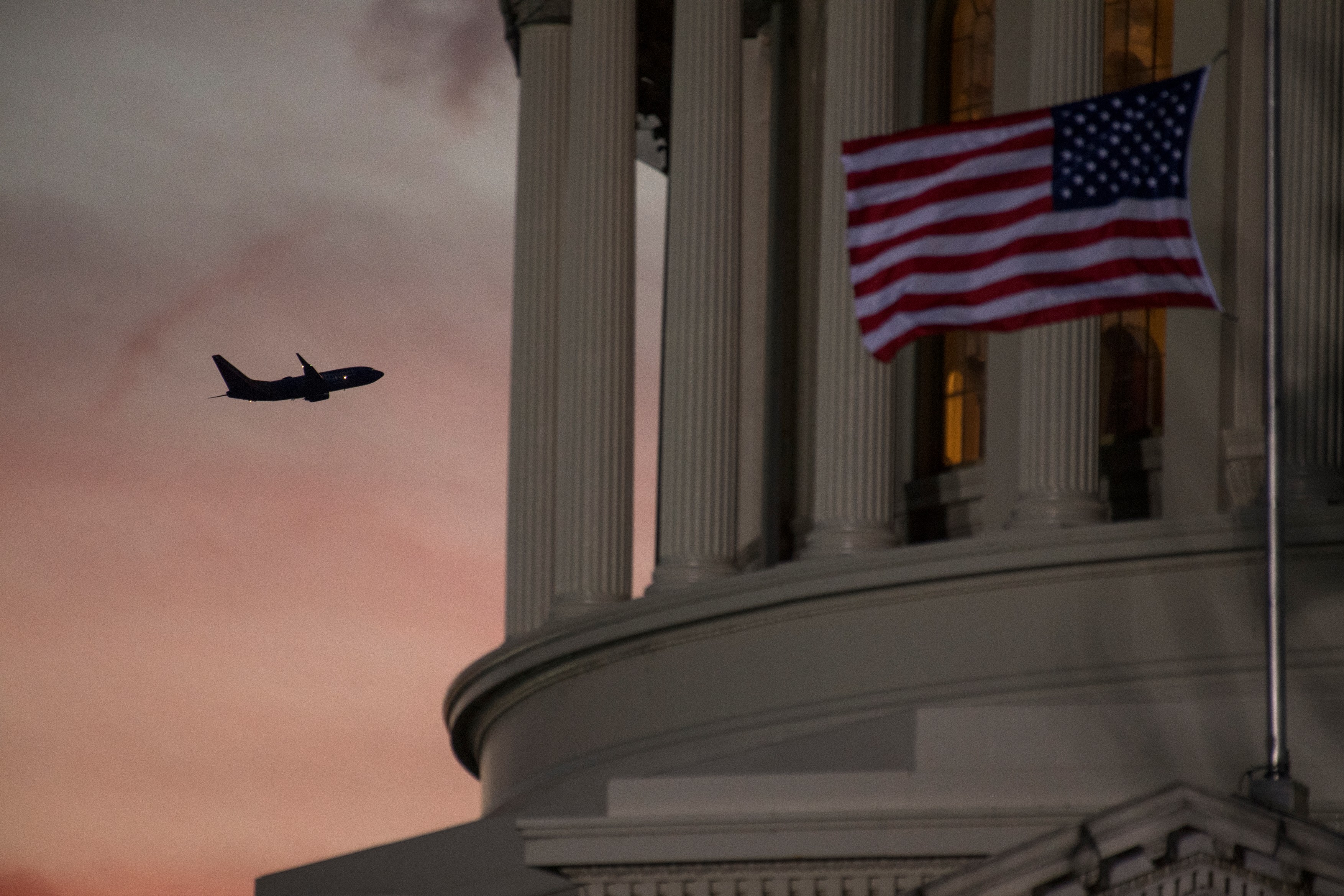 „Vom intra cu avionul în Capitoliu. Soleimani va fi răzbunat”. Amenințarea trimisă controlorilor de trafic din New York