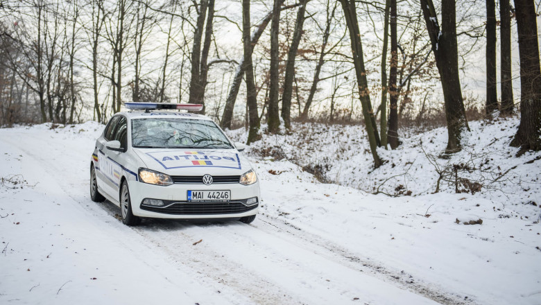 Poliția îi îndeamnă pe șoferi să folosească anvelope de iarnă