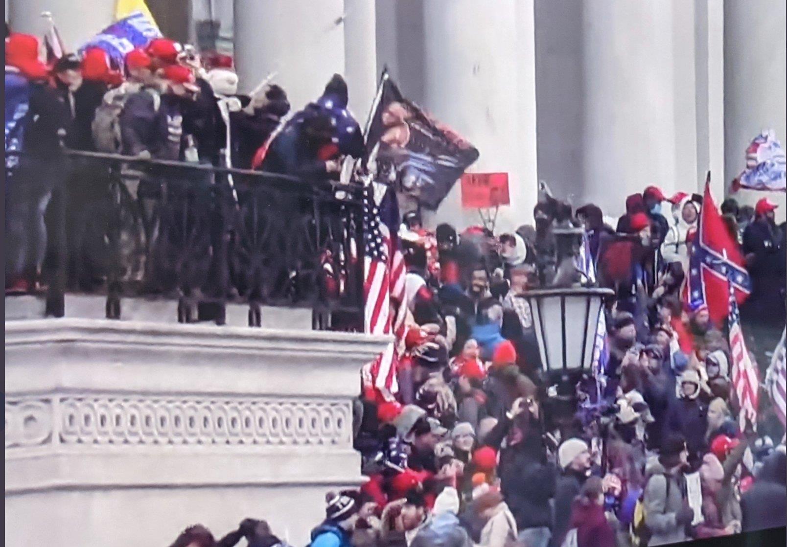 LIVE TEXT. Anarhie în SUA la procedura de validare a lui Biden. Protestatarii pro-Trump au intrat cu forța în clădirea Capitoliului