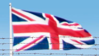 Steag al Regatului Unit cu sârmă ghimpată în relief