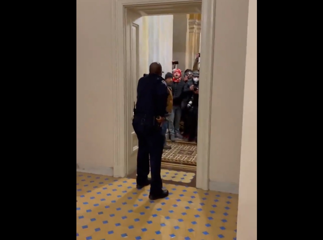 Momentul în care trumpiștii au intrat în Capitoliu