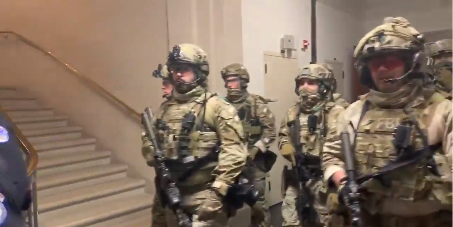 LIVE TEXT. Anarhie la Washington. A fost descoperită o bombă la sediul Partidului Republican. Trupe SWAT ale FBI intră în Capitoliu