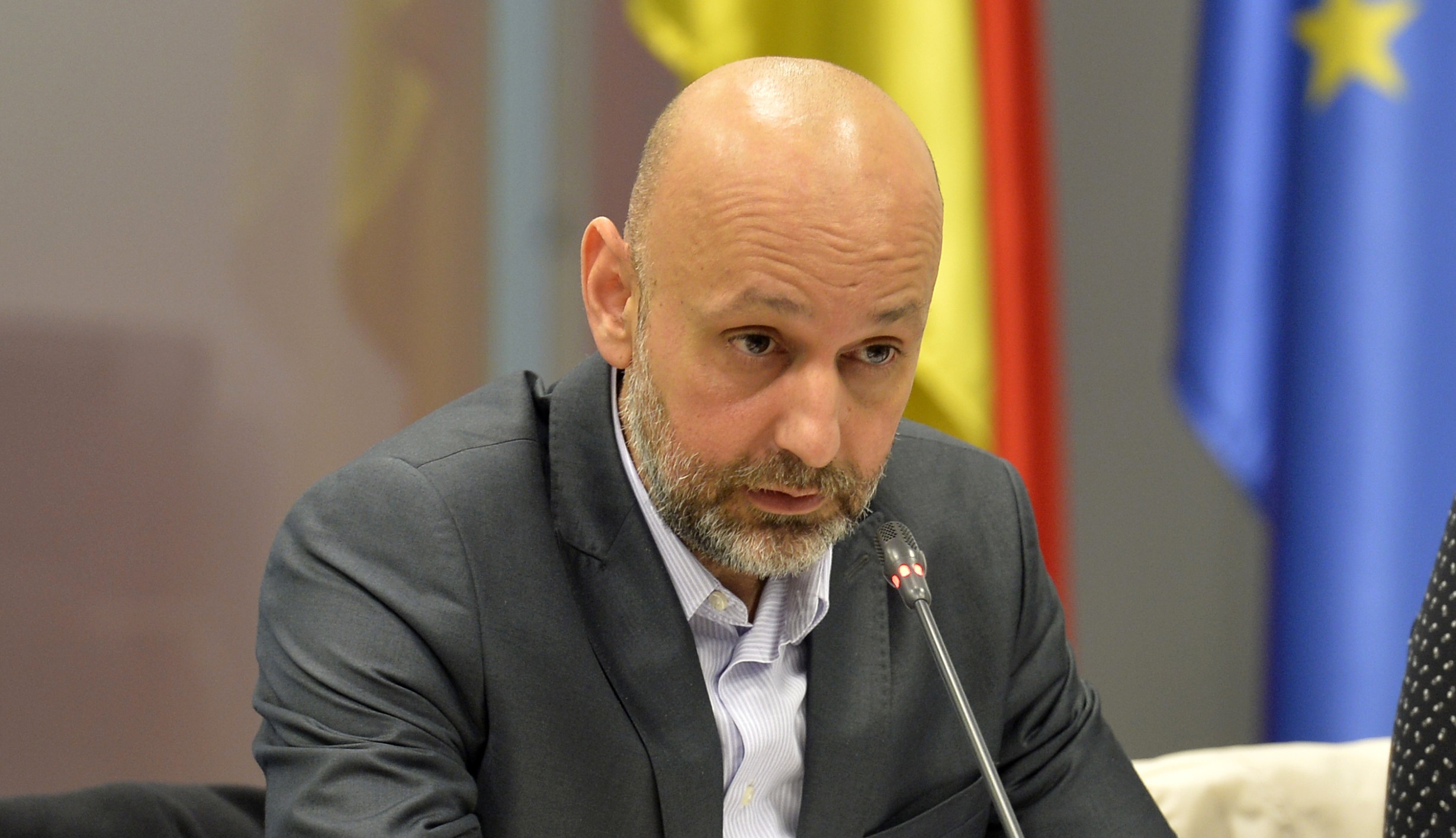 Activistul Valeriu Nicolae întreabă care este legitimitatea liderilor USR-PLUS de a reforma statul, după ce au încasat bani din CA-uri