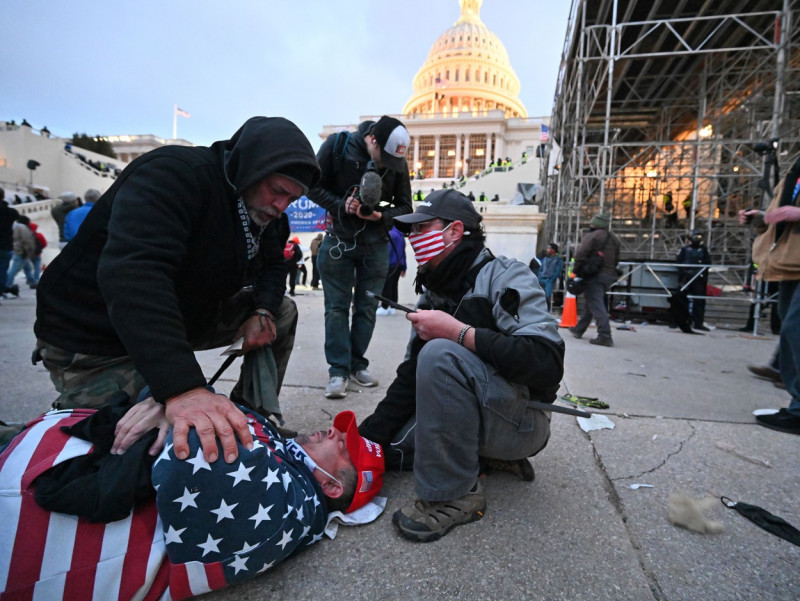 Trump Supporters Storm US Capitol