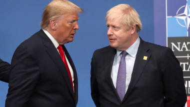 Donald Trump la o întâlnire cu Boris Johnson.