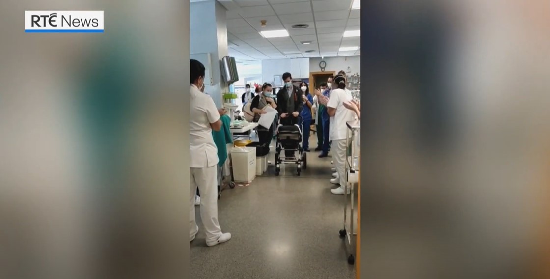 Un bebeluș de origine română a scăpat de COVID după 70 de zile la terapie intensivă, în Spania. Petru a părăsit spitalul în aplauze