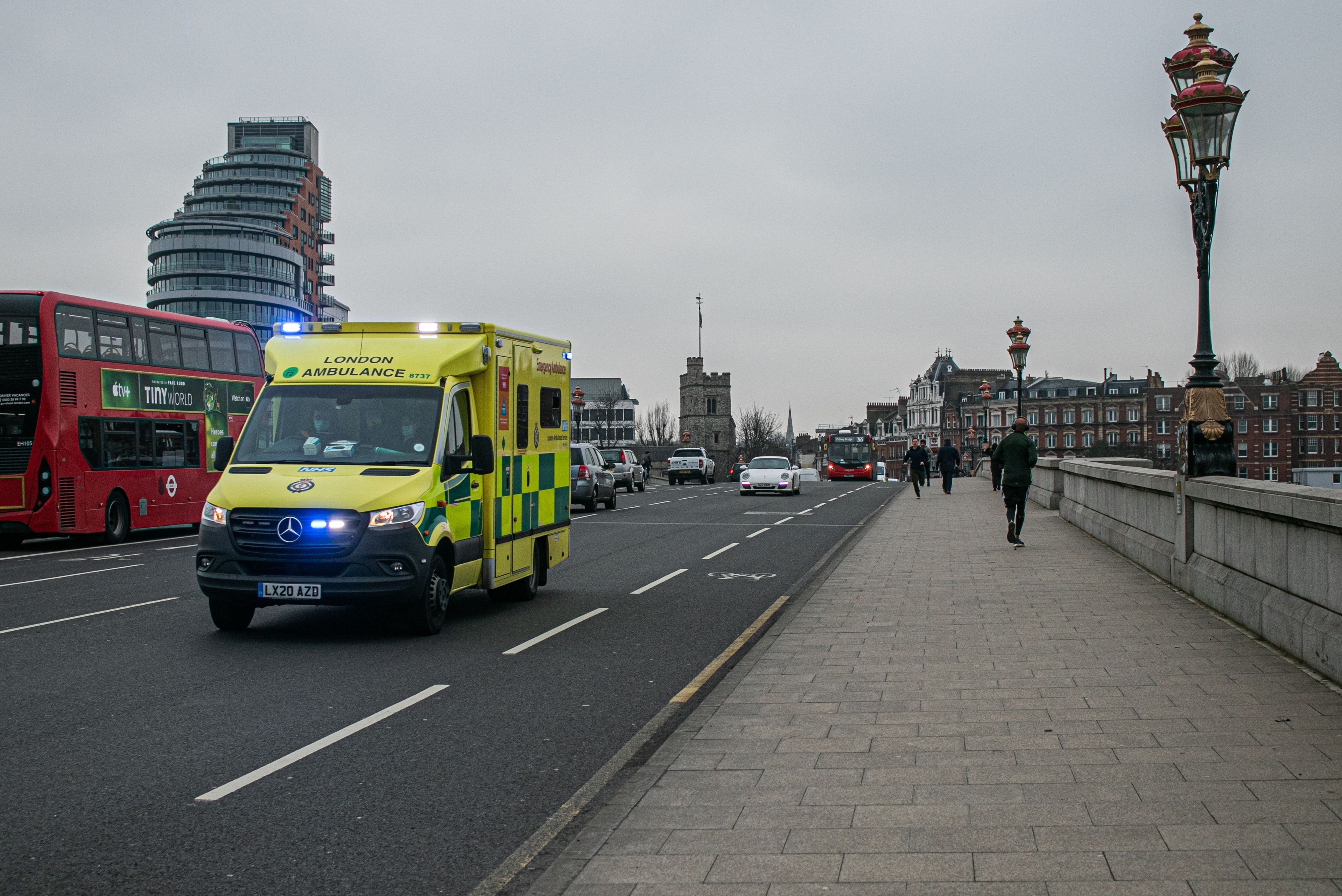 Londra este într-o “situație critică” după creșterea alarmantă de cazuri de Covid. Primarul a declarat un incident major