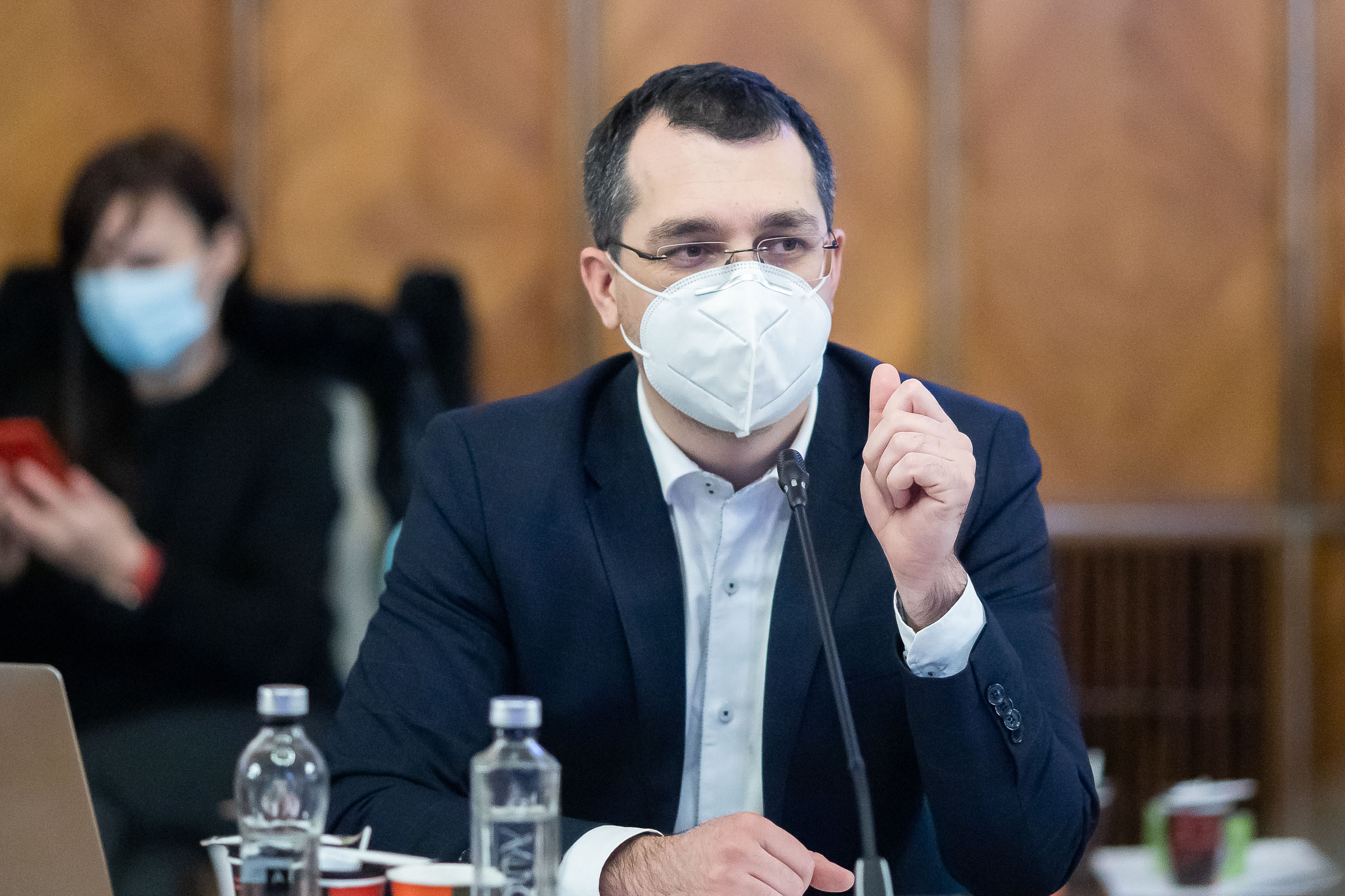De ce nu pot fi vaccinati unii angajati esentiali din domeniul privat in etapa a II-a. Explicatiile ministrului Vlad Voiculescu
