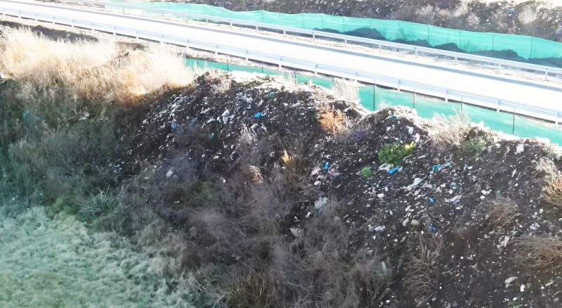 CNAIR, despre breteaua autostrăzii A10 care trece printr-o groapă de gunoi: Nu s-a știut de existența ei. Zona va fi ecologizată