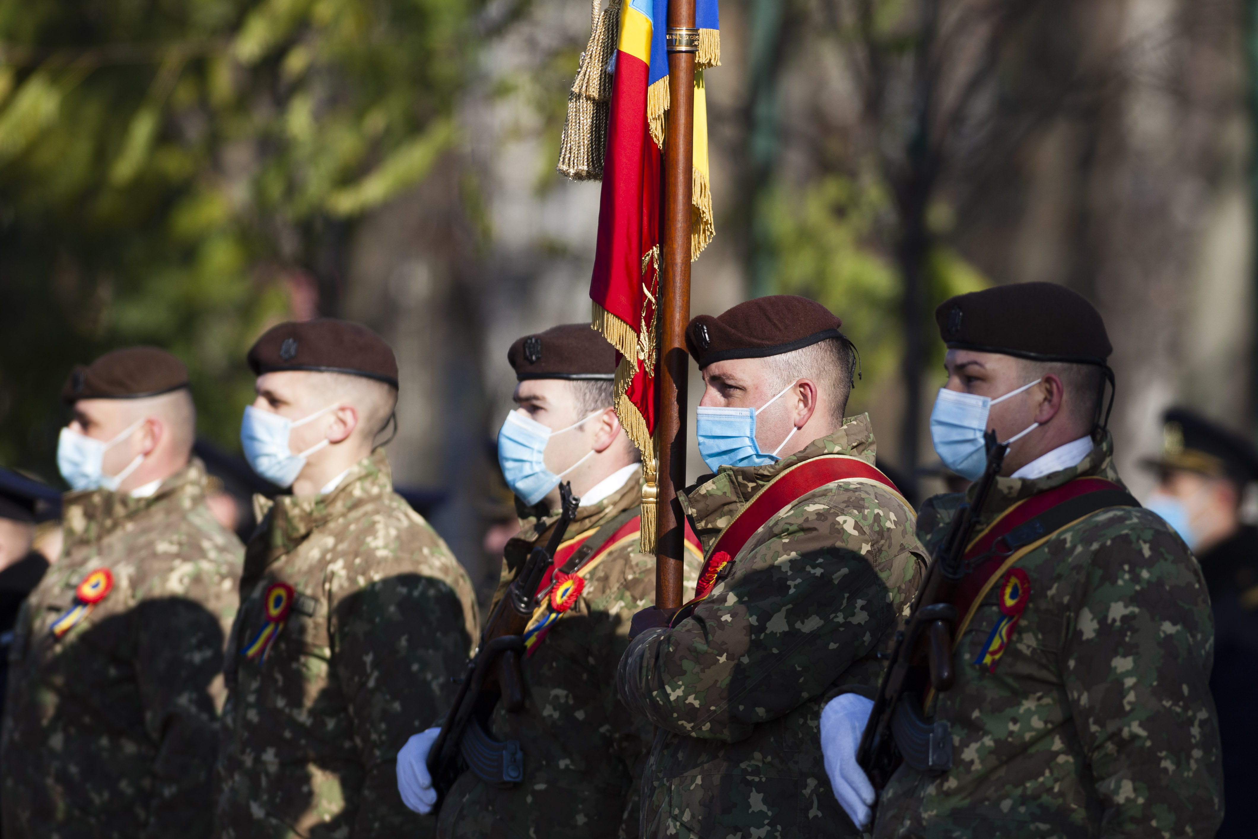 Armata este pe primul loc în topul încrederii românilor. Parlamentul, Guvernul și partidele închid clasamentul