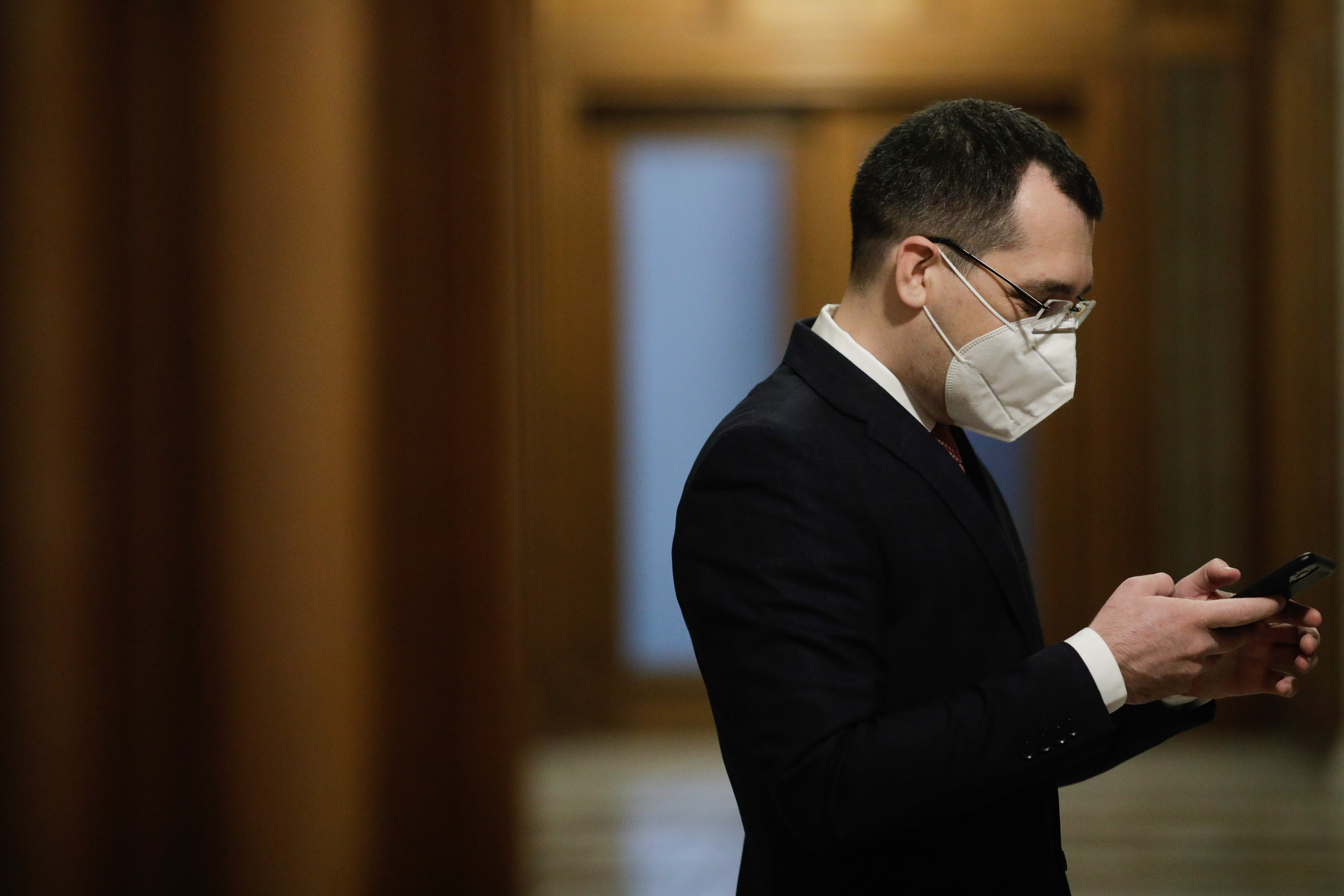 După ce a citit "sute de comentarii", V. Voiculescu a admis că platforma de programare la vaccinare are probleme: Am evaluat greșit