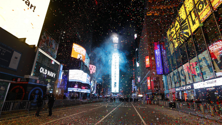 Pentru prima dată în 114 ani, în Times Square au fost doar 100 de oameni.