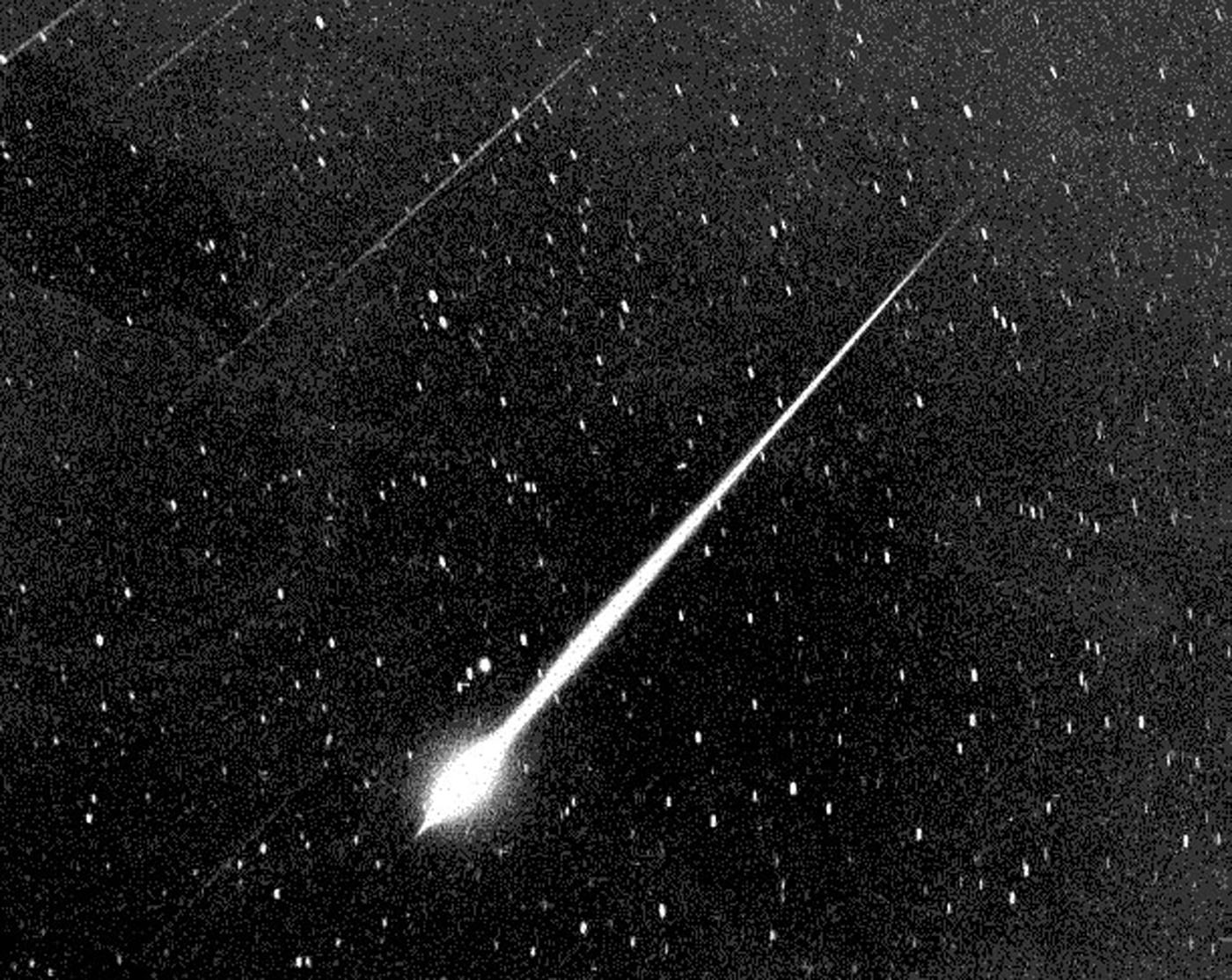 Quadrantidele, prima ploaie de stele căzătoare din 2021, poate fi observată în această noapte. Pământul e azi cel mai aproape de Soare