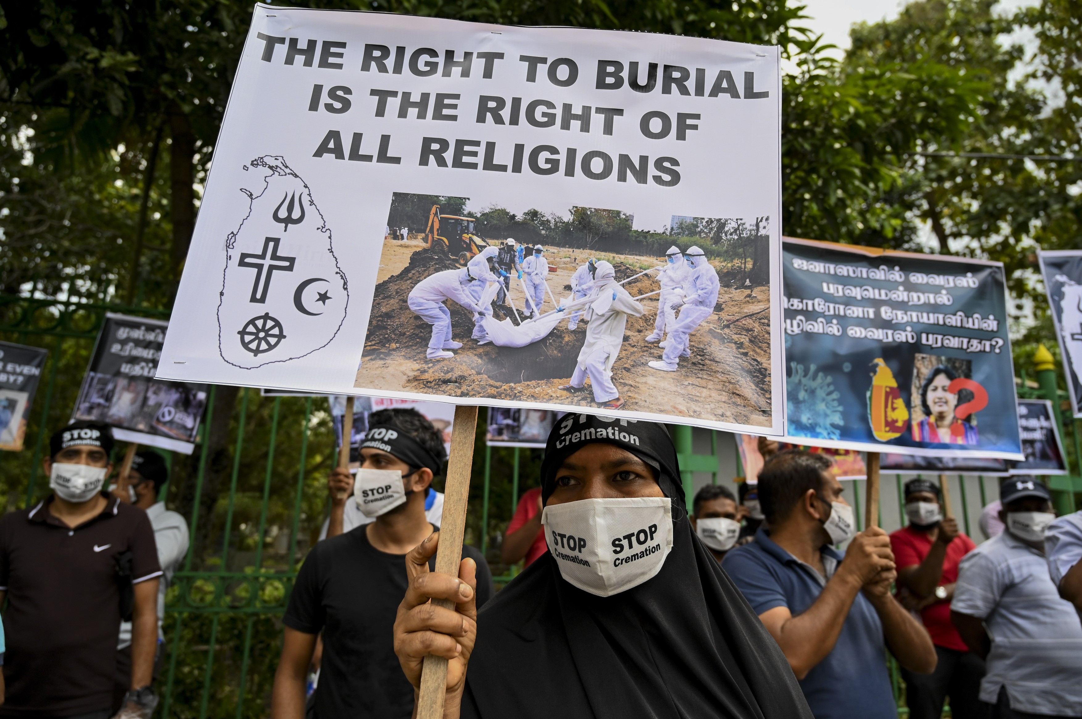 Sri Lanka incinerează musulmanii morți din cauza Covid-19, în ciuda refuzului familiilor