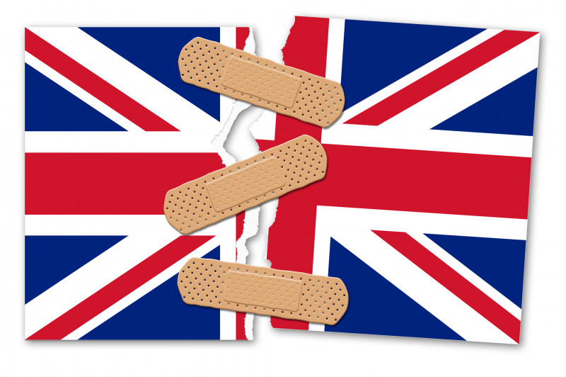 Steagul Marii Britanii lipit cu plasturi