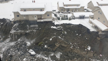 groapa cascata de o alunecare de teren care s-a produs in norvegia intr-o zona de locuinte