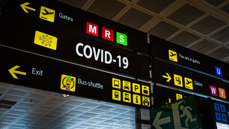 aeroport afisaj cu covid-19