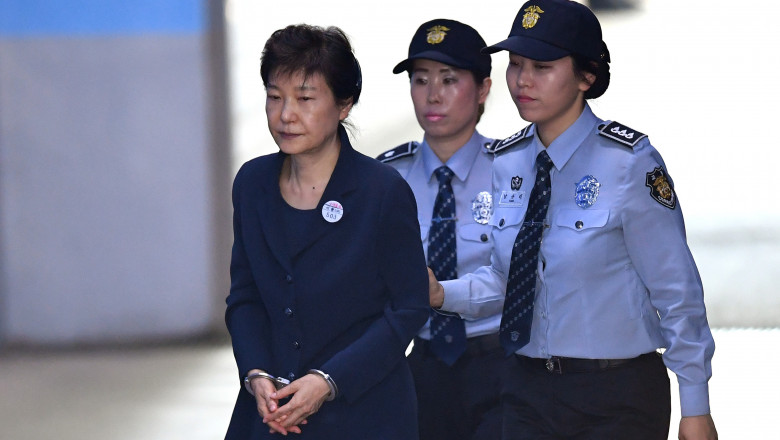 Park Geun-Hye, fostul președinte din Coreea de Sud, condusă în instanță.