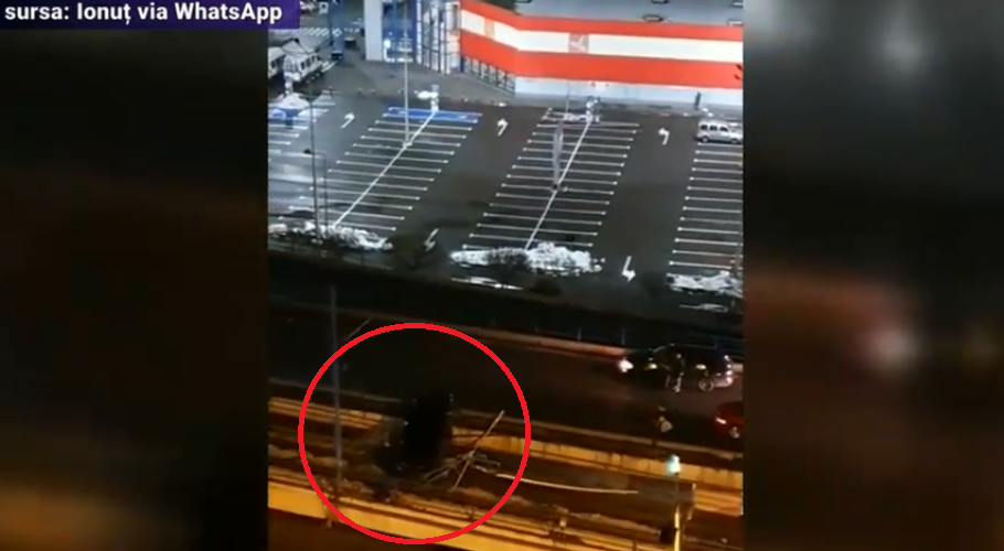 Un șofer s-a răsturnat cu mașina pe Podul Basarab din București, dar s-a prefăcut că era pasager pentru că băuse alcool