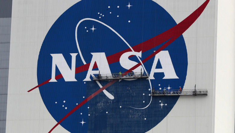 Logo-ul NASA pe o clădire