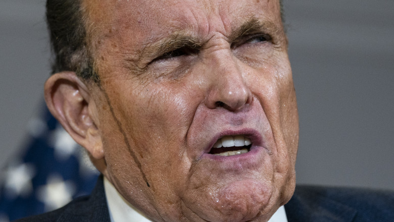 Rudy Giuliani a încercat să răstoarne rezultatul alegerilor prezidențiale în mai multe state, însă toate contestațiile sale au eșuat din cauza lipsei de probe și a viciilor procedurale.