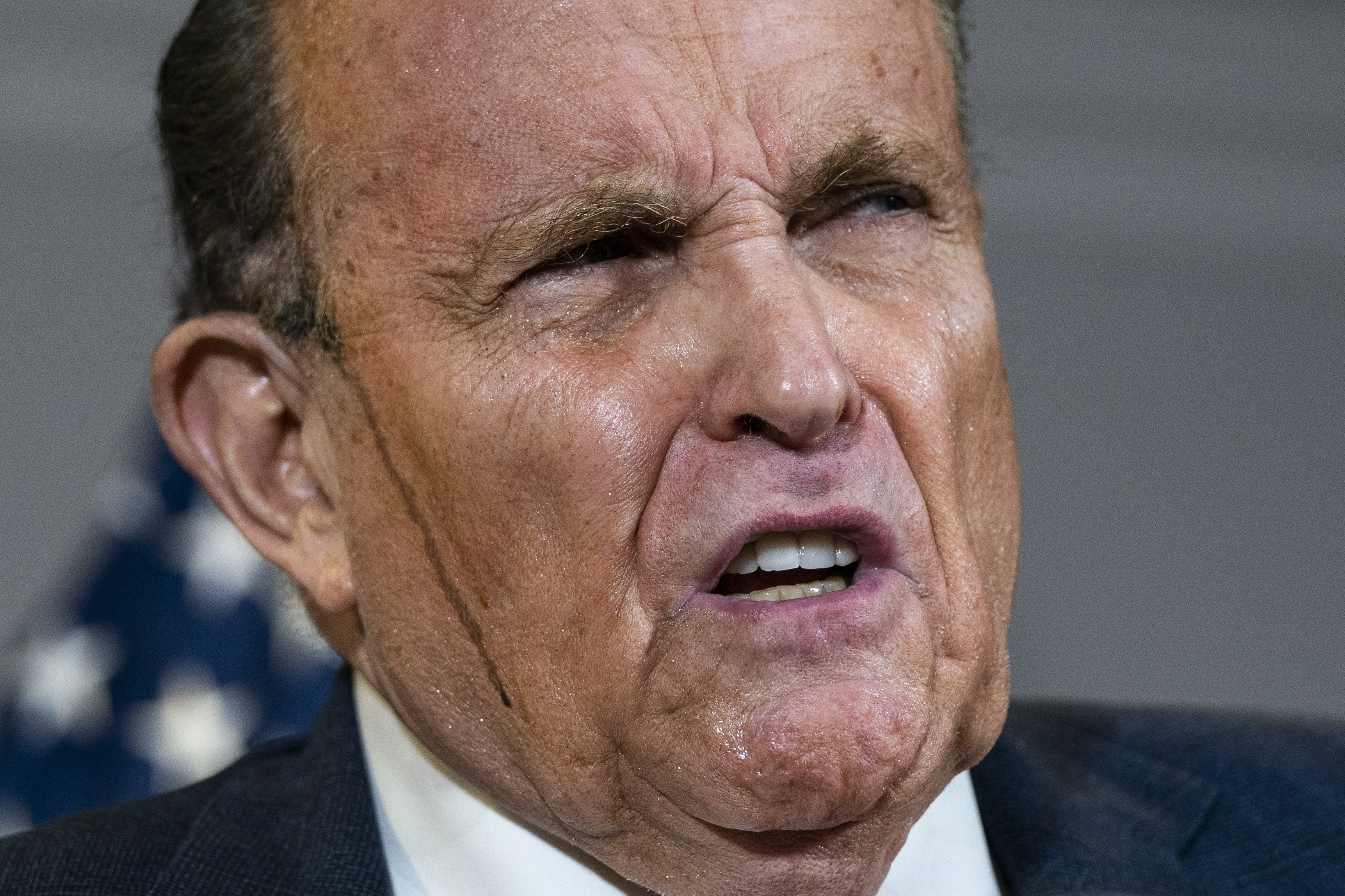 Donald Trump refuză să-i plătească onorariul lui Rudy Giuliani și nu îi mai răspunde la telefon