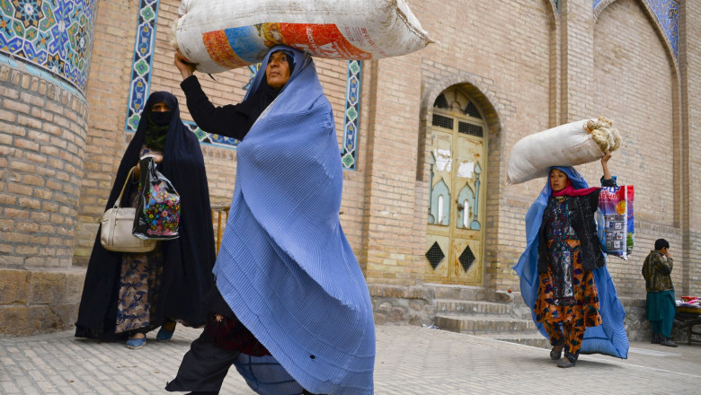 Femei în Afganistan