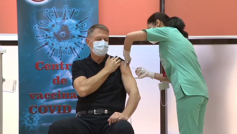 Mușchii lui Klaus Iohannis, viral în social media. Fizicul președintelui, reclamă pentru vaccinul anti-Covid, dar și pentru fitness