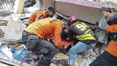 42 de oameni au murit în urma devastatorului cutremur din insula Sulawesi