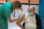 traian basescu vaccinat - 1