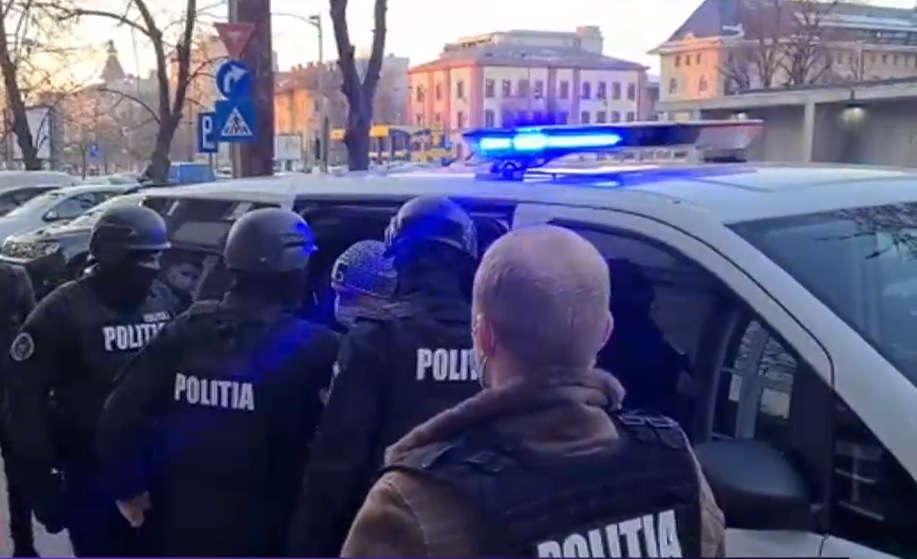 Bărbatul care a lovit cu mașina un cărucior cu un copil a fost arestat preventiv