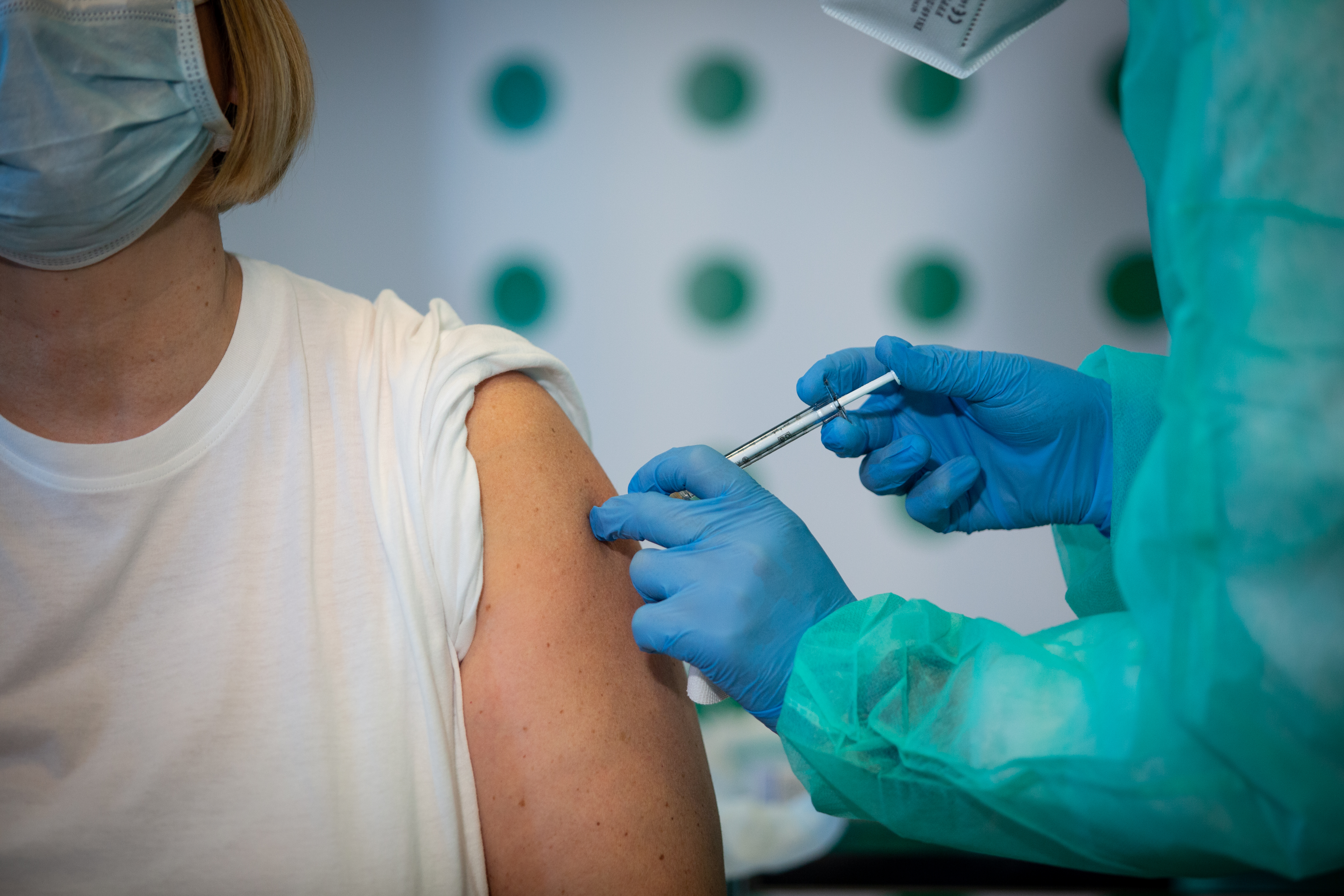 Bolnavii cronic cu vârsta sub 65 de ani se plâng că nu se pot programa la vaccin. Mulți dintre ei „nu există” în sistem