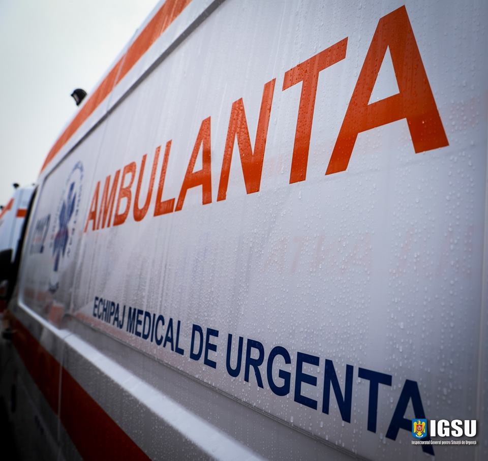 Incident la Bușteni. Turiștii au refuzat să facă loc ambulanței - VIDEO