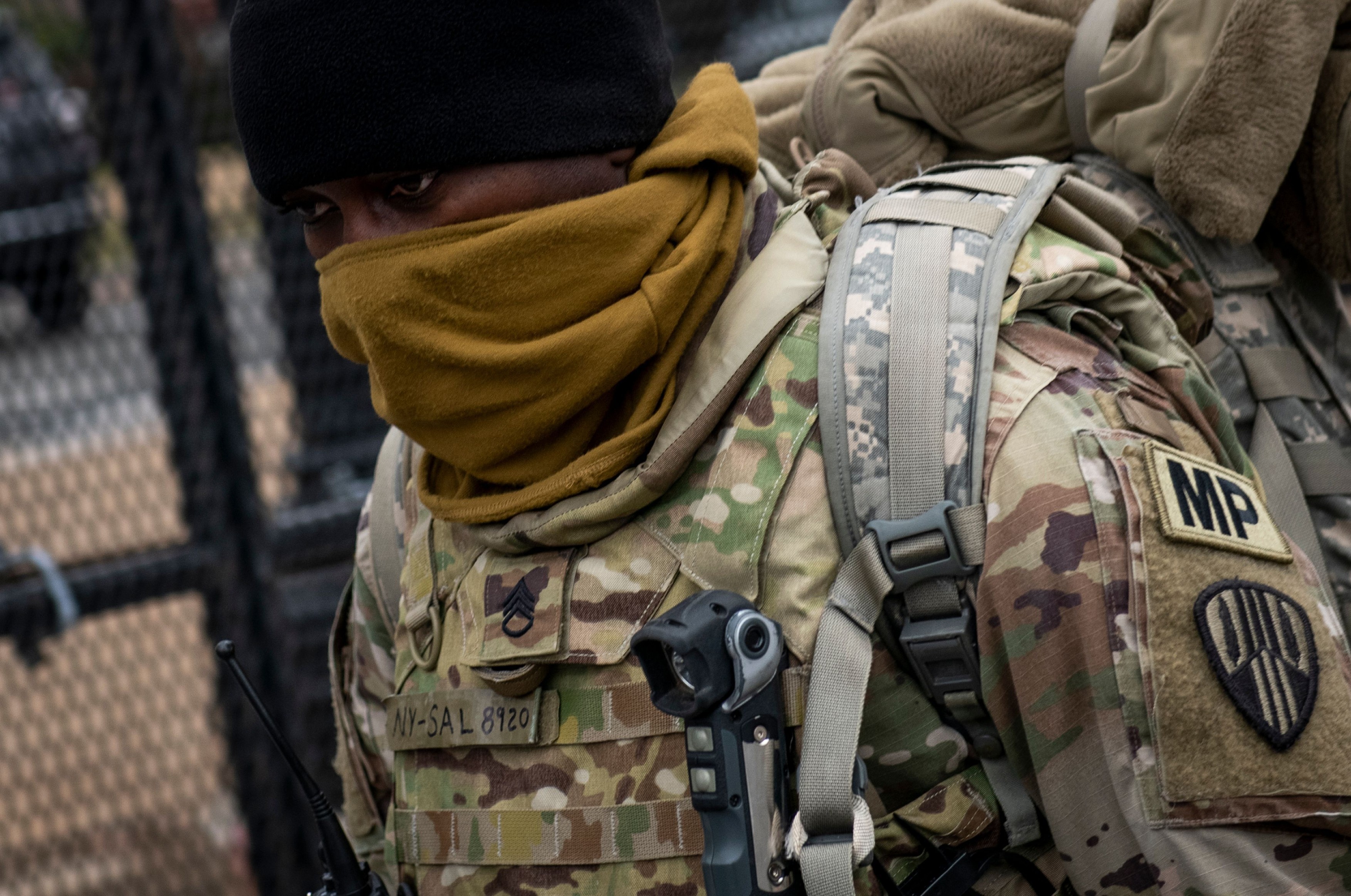 FBI controlează militarii înaintea învestirii lui Biden, după informații că persoane din asaltul Capitoliului aveau legătură cu armata
