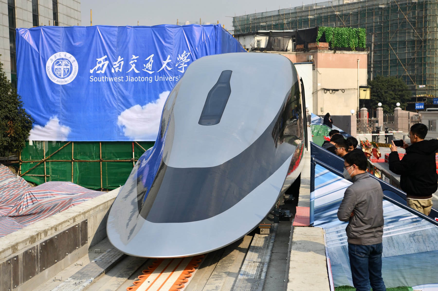 VIDEO. China lansează un prototip de tren care atinge viteze de 620 de kilometri pe oră. Cum arată la interior