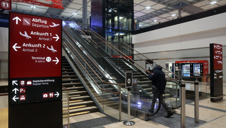 scara rulanta pe aeroportul brandenburg din berlin
