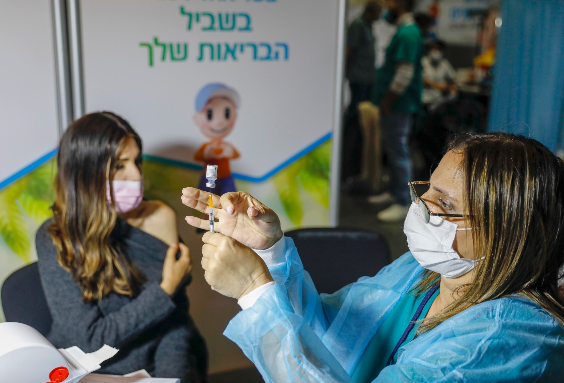 Israelul își pierde din optimism și avertizează că o singură doză de vaccin este mai puțin eficientă decât se credea inițial