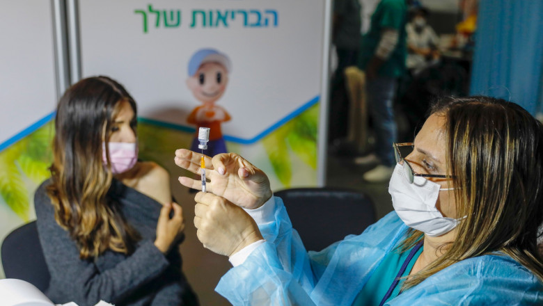 vaccin facut de o asistenta in israek