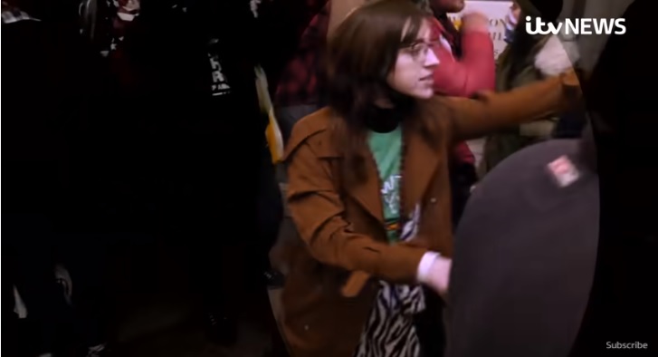 Laptopul lui Nancy Pelosi, furat în timpul asaltului de la Capitoliu, nu a fost găsit încă. O femeie ar fi încercat să-l vândă rușilor