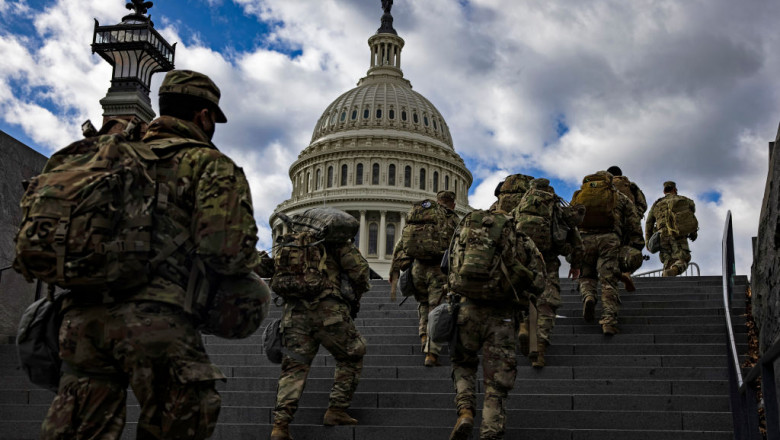 militari din Garda Națională a SUA asigură paza Washingtonului și a Capitoliului SUA