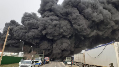 Incendiu uriaș la un depozit de materiale reciclabile din Buzău